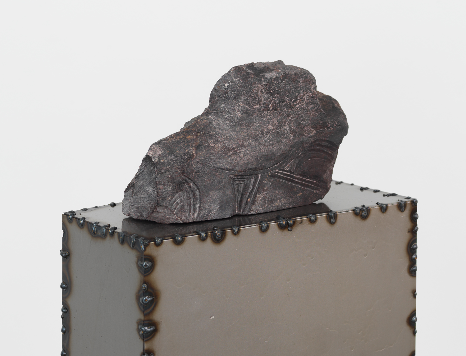 Tiril Hasselknippe, Interchange (sort-lilla veinett) detail, 2019, carved steatite and artist-made steel plinth,  42.25h x 5.13w x 11.63d in.