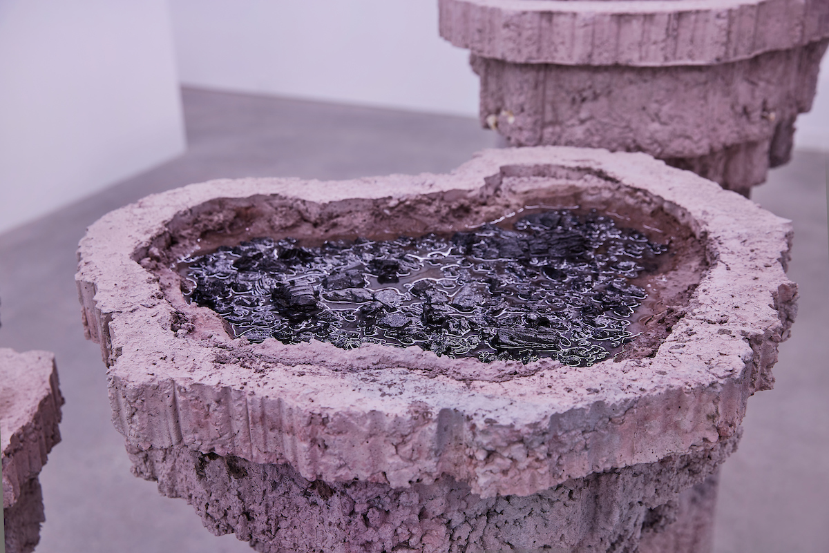 Tiril Hasselknippe, Braut (detail), 2020, Concrete, pigment, rebar, seashells, moss, crab, stones, gravel, sand, coal, water, Dimensions Variable