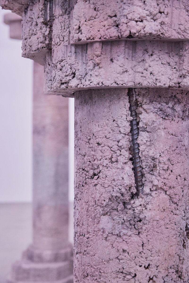 Tiril Hasselknippe, Braut (detail), 2020, Concrete, pigment, rebar, seashells, moss, crab, stones, gravel, sand, coal, water, Dimensions Variable