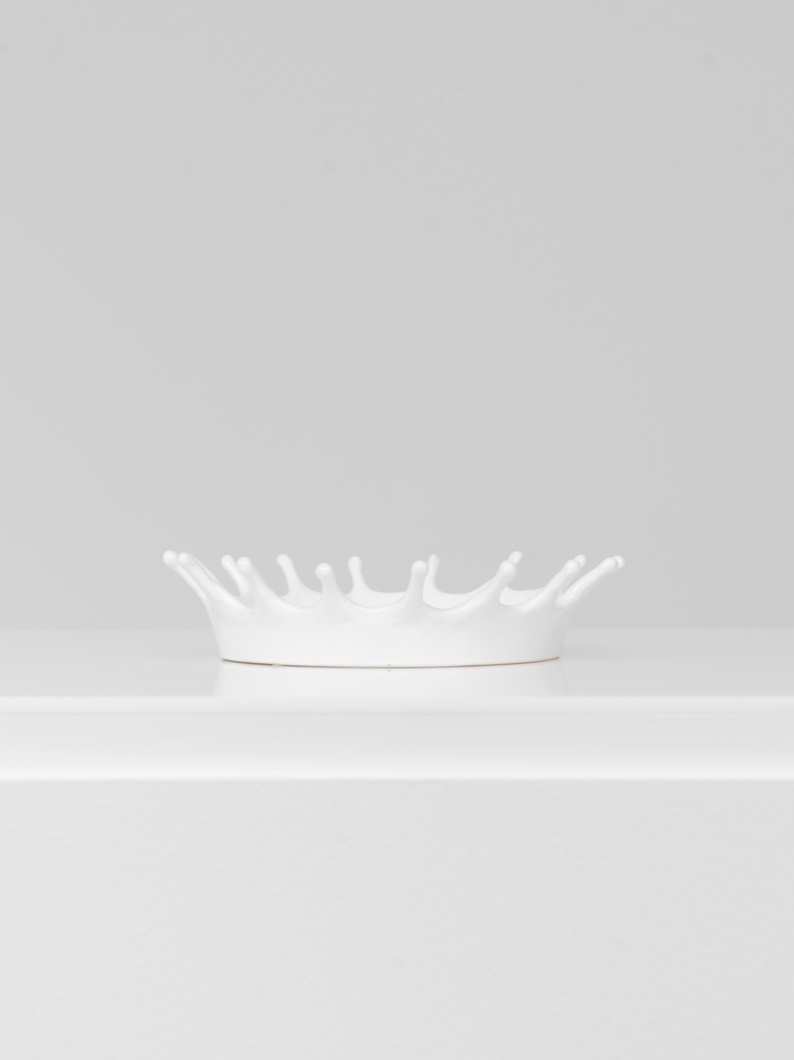 Jennifer Bolande, Milk Crown, 1987-88, Sculpture: Porcelain, Support: White plexiglass, Displayed on a pedestal with vitrine, Sculpture: 1 1/2 x 6 3/4 x 6 3/4 in.